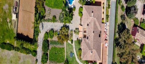 10 bedrooms House in La Quinta, Spain No. 37652 5