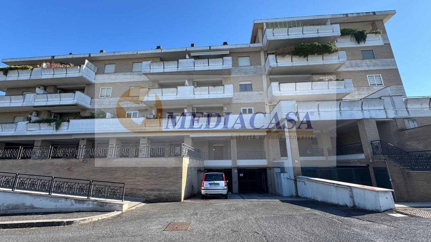 Propiedad comercial en Rome, Italy 75 m² No. 267616
