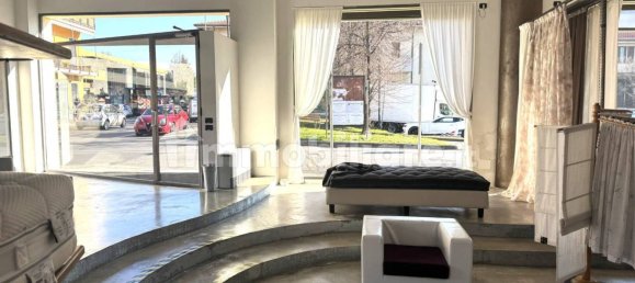 1-salle Propriété commerciale à Carugate, Italy No. 173223 4