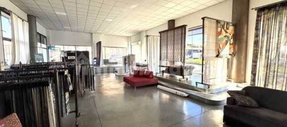 1-salle Propriété commerciale à Carugate, Italy No. 173223 10