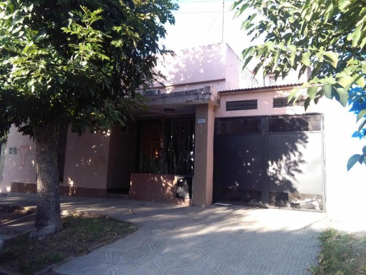 4 bedrooms House in San Miguel, Argentina No. 8181