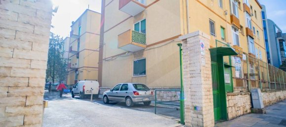 4 rooms Commercial property in Bari, Italy No. 23208 2
