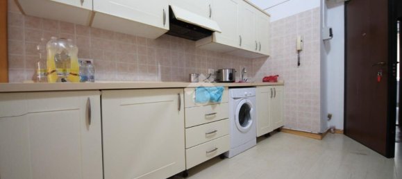 2-salle Appartement à Trieste, Italy No. 52348 4