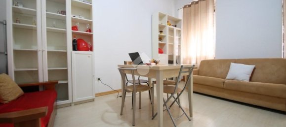 2-salle Appartement à Trieste, Italy No. 52348 2