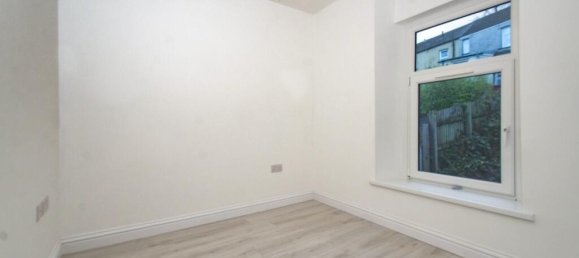  House in Mountain Ash, United Kingdom No. 2472 7