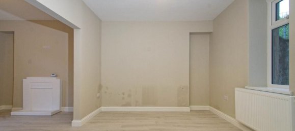  House in Mountain Ash, United Kingdom No. 2472 3