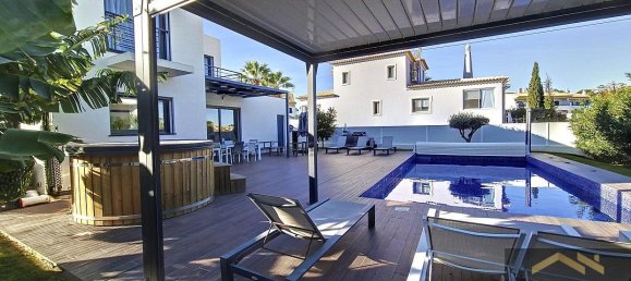 4 bedrooms Villa in Albufeira, Portugal No. 109217 3