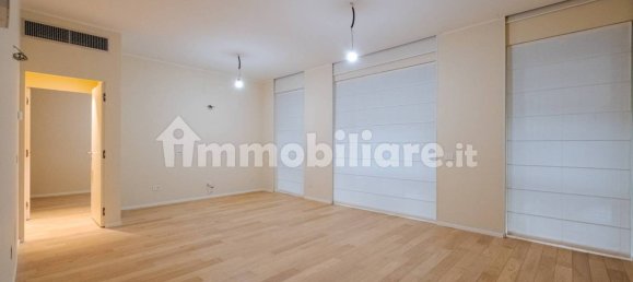 4 rooms Office in Milan, Italy No. 376632 10