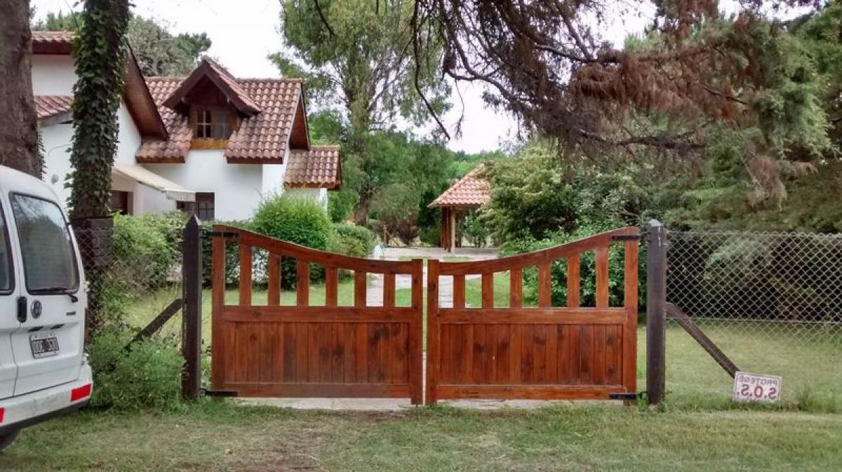 3 bedrooms House in Mar del Plata, Argentina No. 73104