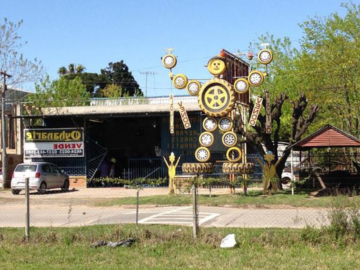 700m² Commercial property in Moreno, Argentina No. 29013