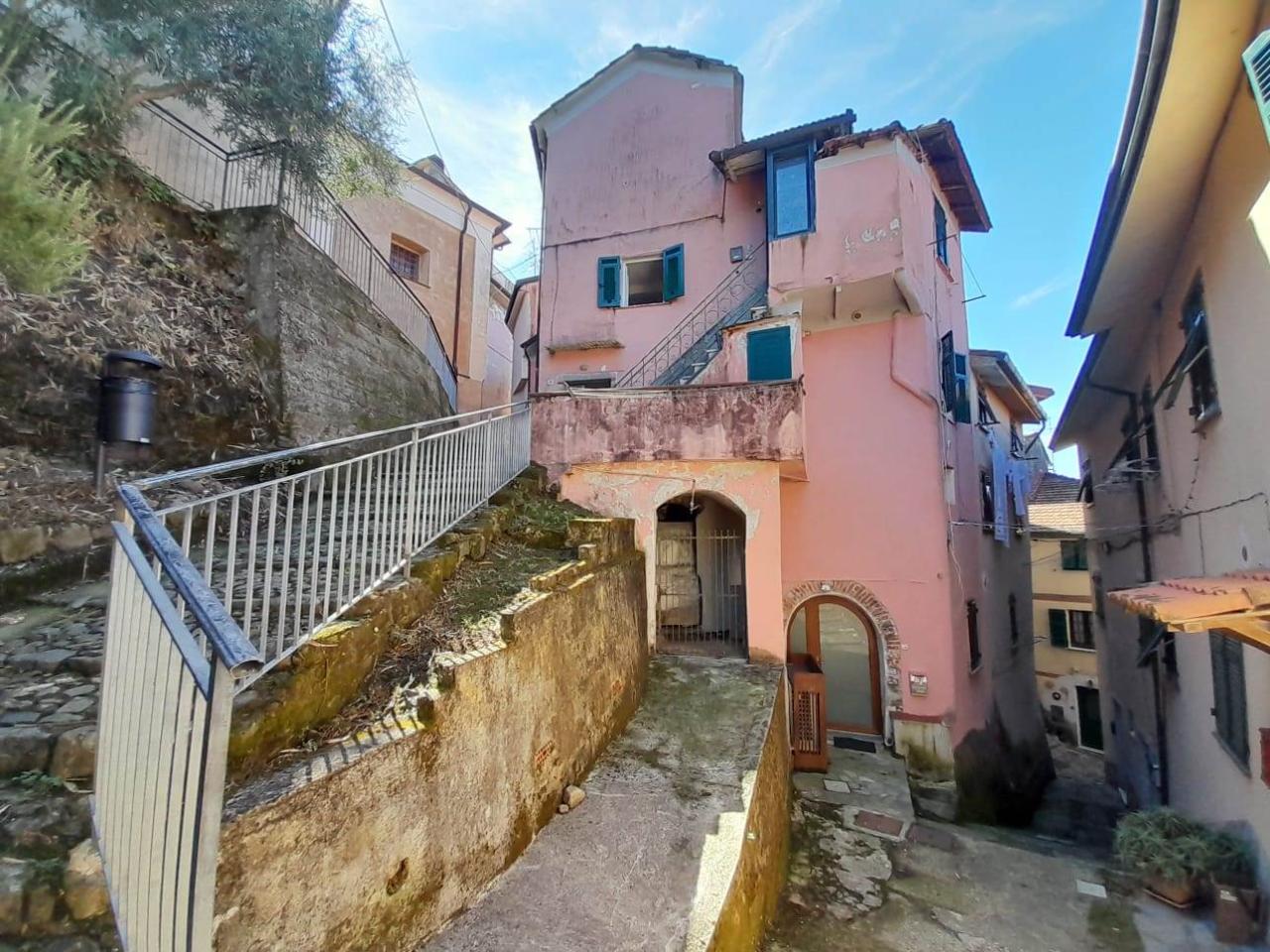 Apartamento de 6 habitaciónes en Vezzano Ligure, Italy No. 127670