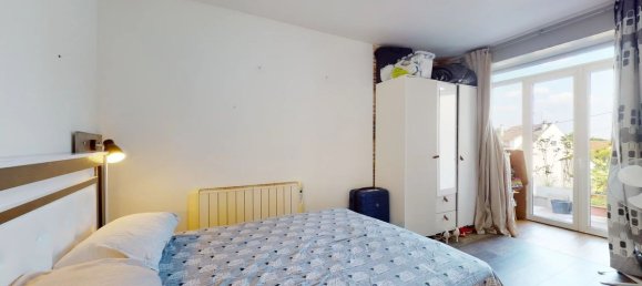 1 bedroom Apartment in Montfermeil, France No. 330416 5