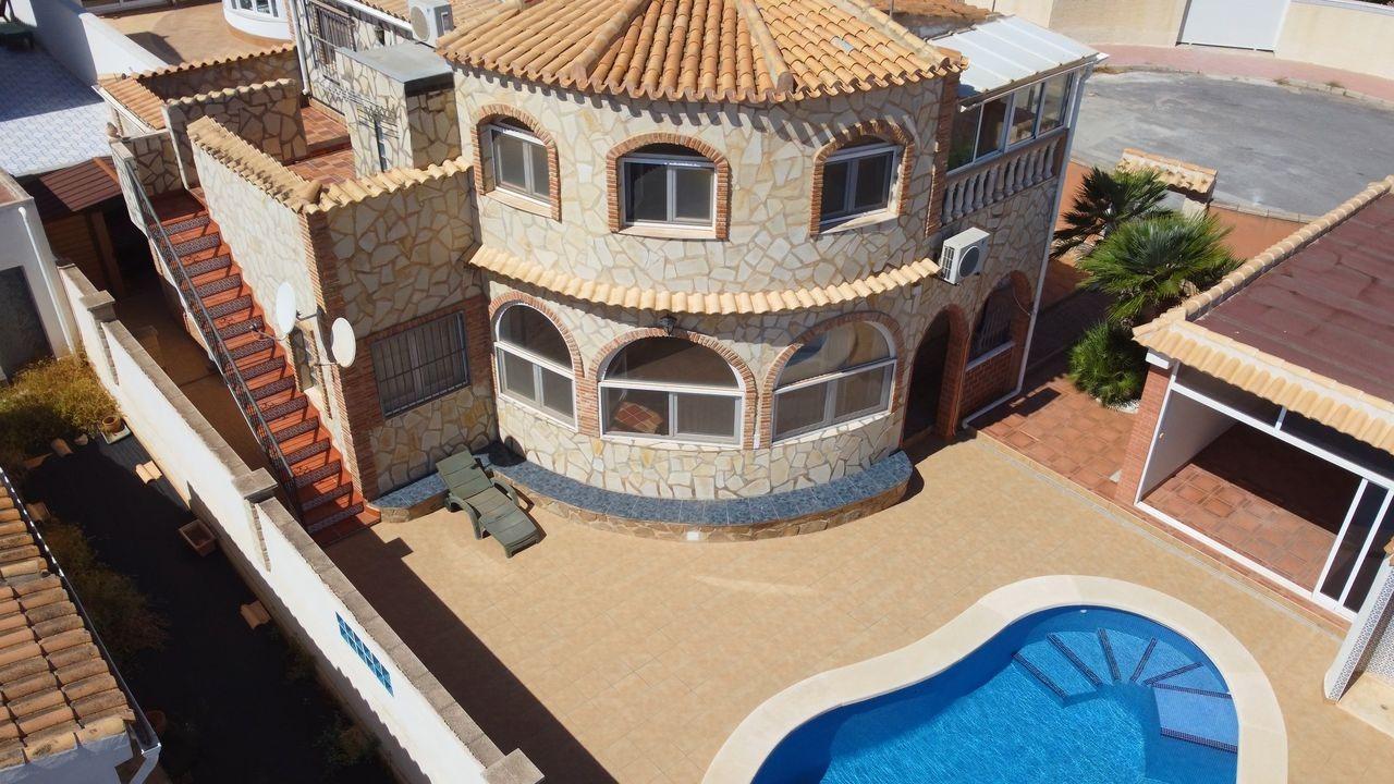 4 dormitorios villa en venta en Alicante, Comunidad Valenciana, Spain № 365674