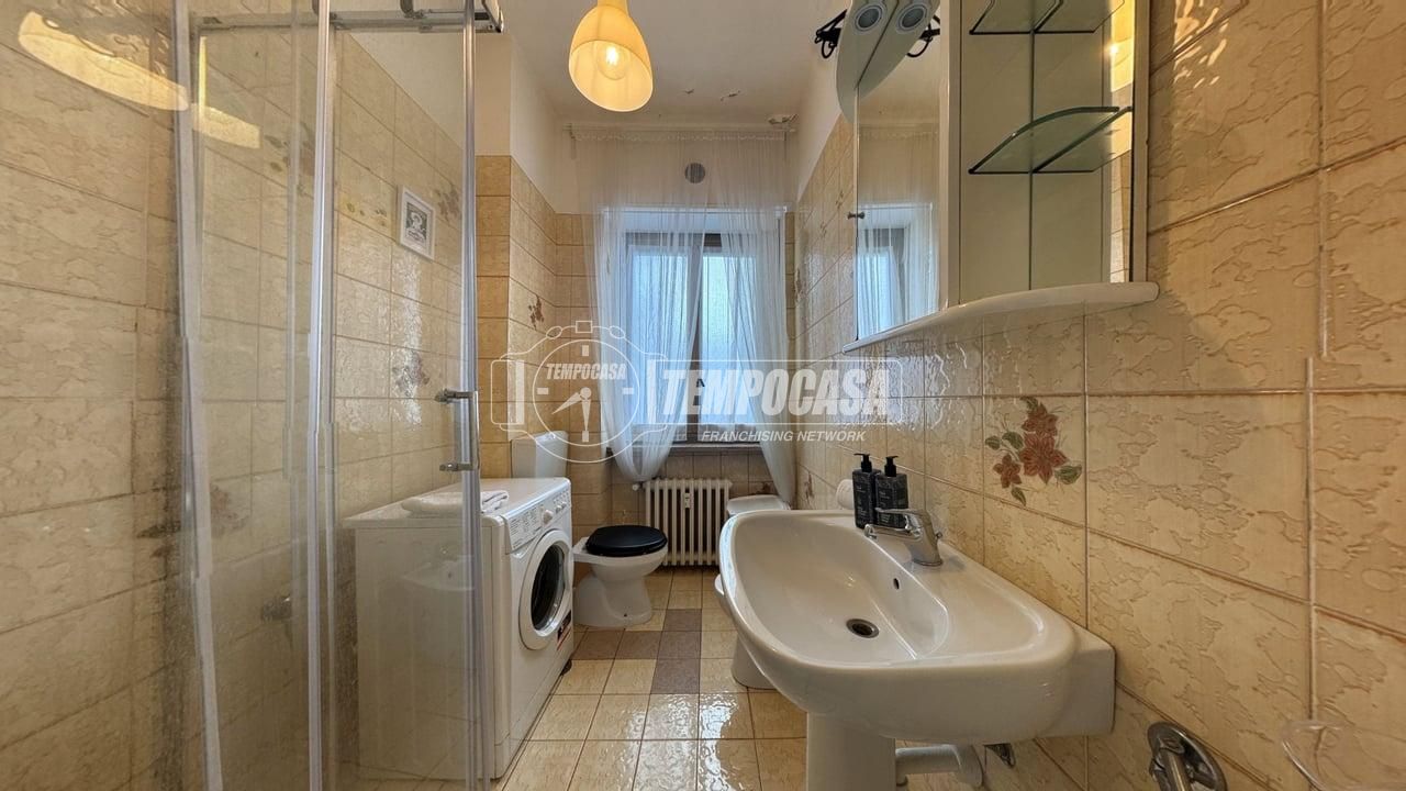 3 rooms Apartment in Turin, Italy No. 266244