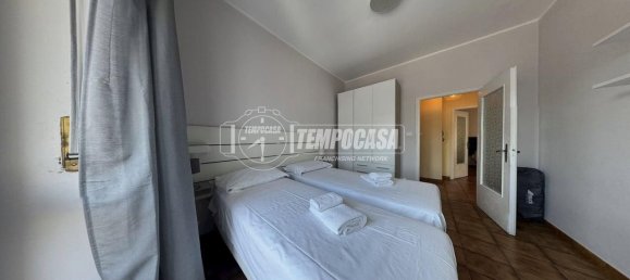 3 rooms Apartment in Turin, Italy No. 266244 2