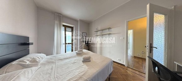 3 rooms Apartment in Turin, Italy No. 266244 4