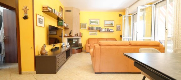 Apartamento de 4 habitaciónes en Cologno Monzese, Italy No. 272345 4
