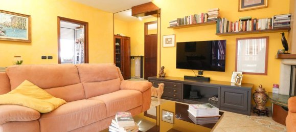 Apartamento de 4 habitaciónes en Cologno Monzese, Italy No. 272345 11