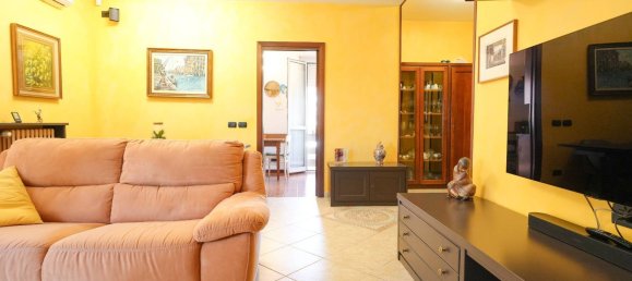 Apartamento de 4 habitaciónes en Cologno Monzese, Italy No. 272345 10