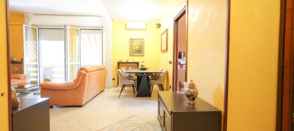 Apartamento de 4 habitaciónes en Cologno Monzese, Italy No. 272345 8