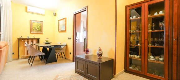 Apartamento de 4 habitaciónes en Cologno Monzese, Italy No. 272345 3