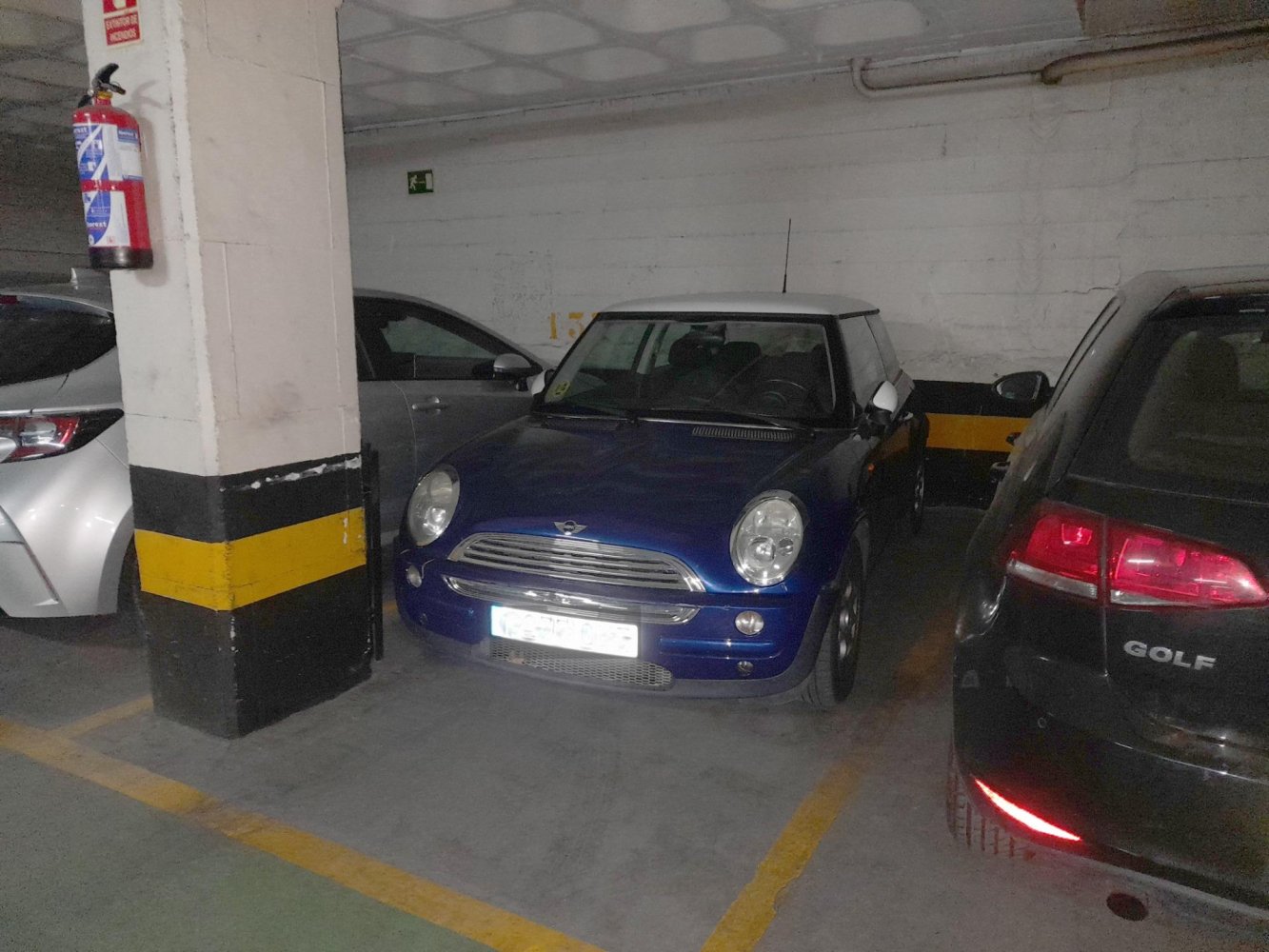 Parking in Madrid, Spain No. 120614