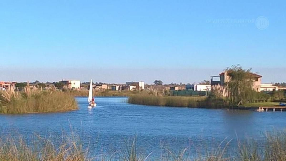  Land in Escobar, Argentina No. 111227