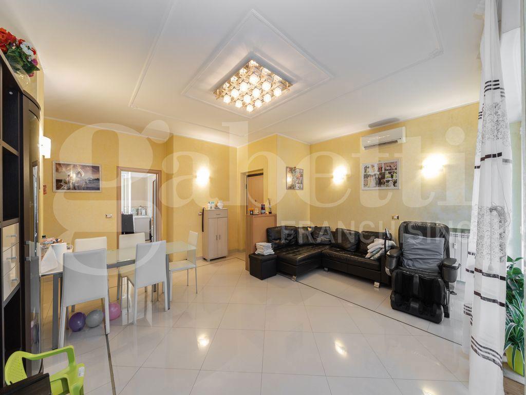 4-Zimmer Wohnung in Monza, Italy, Nr. 32358