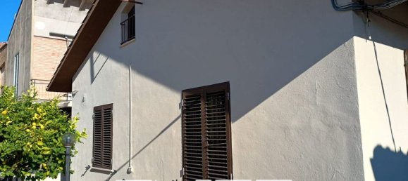 4 rooms House in Castelfidardo, Italy No. 99129 4