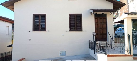 4 rooms House in Castelfidardo, Italy No. 99129 3