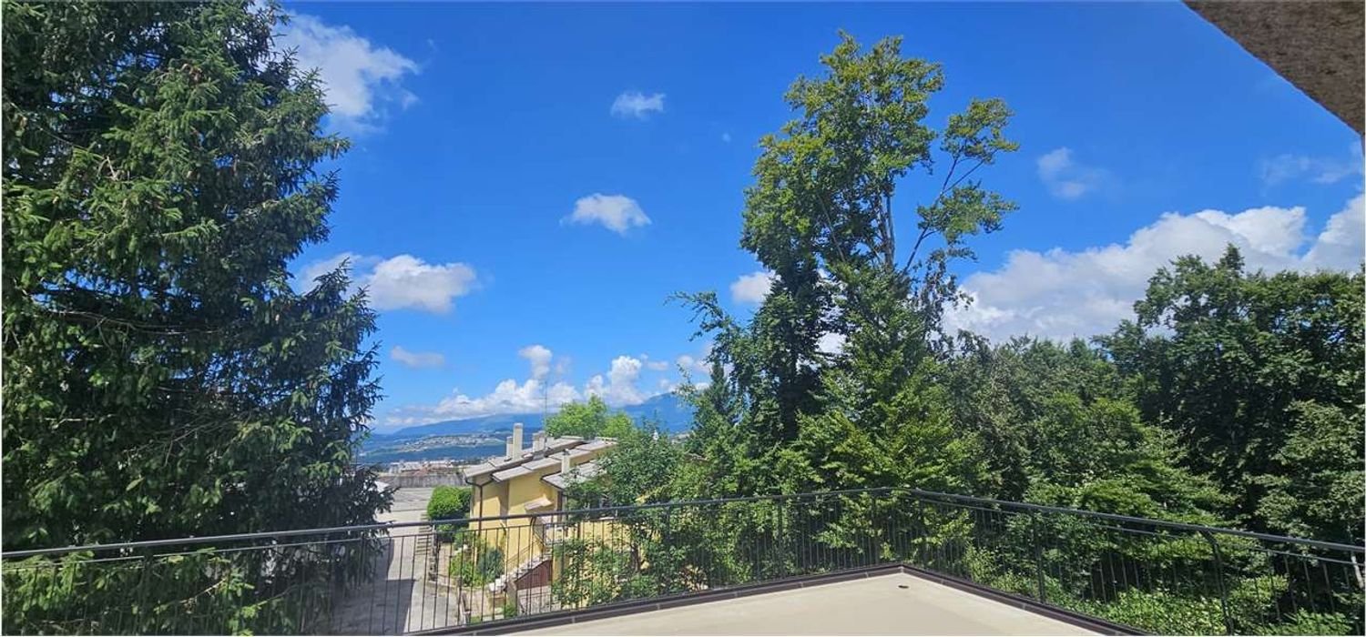 Квартира с 3 комнатами в Боско Кьезануова, Италия № 305279