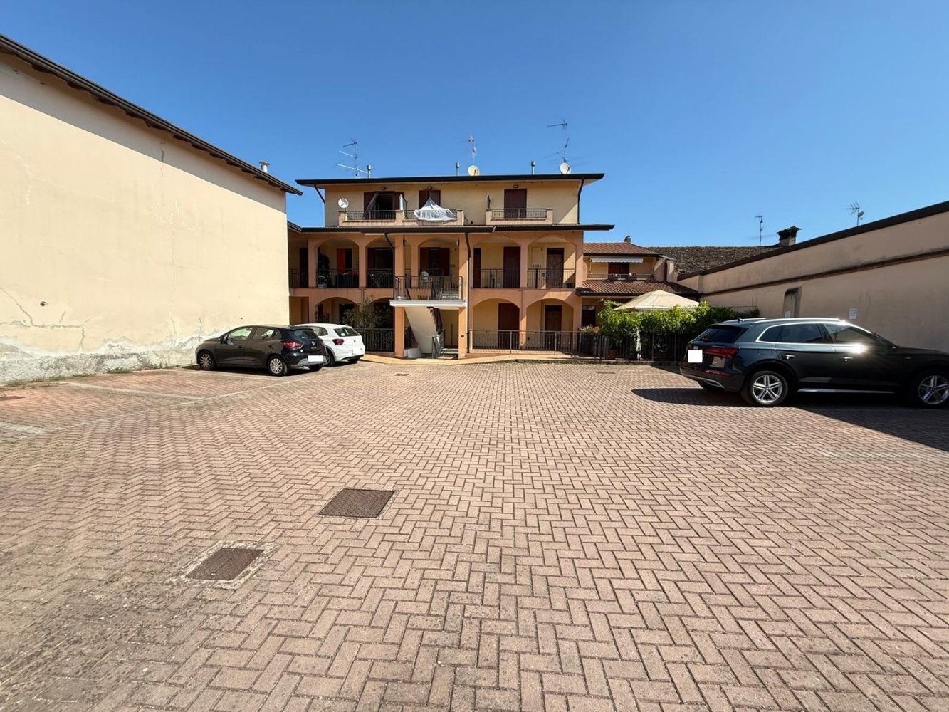 Дуплекс с 3 комнатами в Монтикьяри, Италия № 300194