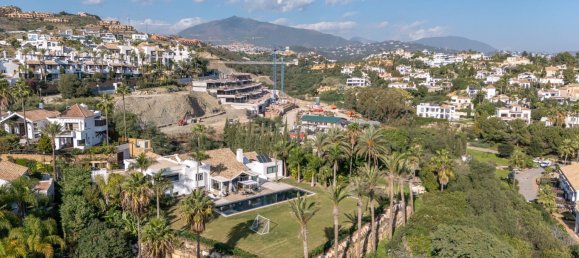 5 chambres Villa à El Paraiso, Spain No. 57402 31