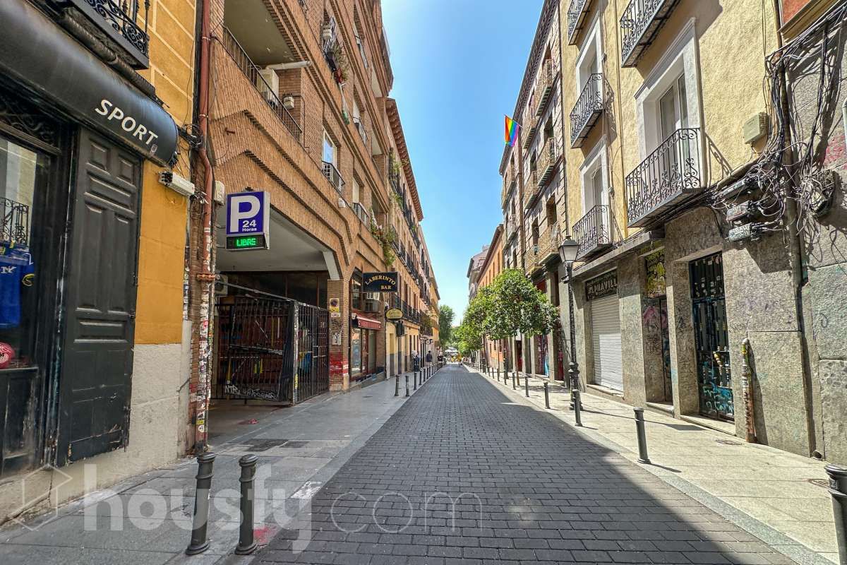 1 bedroom Commercial property in Madrid, Spain No. 166564