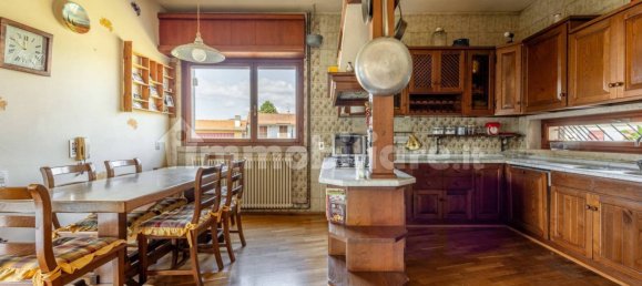 4 غرف نوم فيلا في Lucca, Italy رقم 333989 7