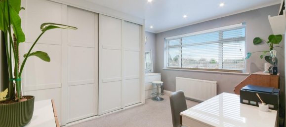 3 bedrooms House in Epsom, United Kingdom No. 9678 8