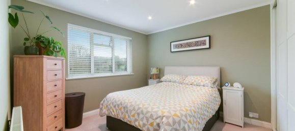 3 bedrooms House in Epsom, United Kingdom No. 9678 5