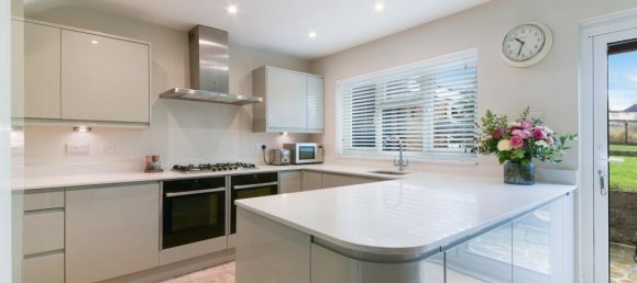 3 bedrooms House in Epsom, United Kingdom No. 9678 12