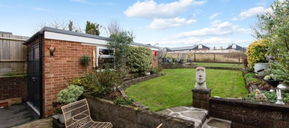 3 bedrooms House in Epsom, United Kingdom No. 9678 10