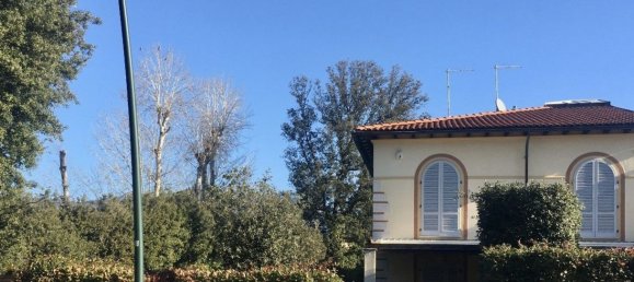 5 rooms Villa in Forte dei Marmi, Italy No. 69381 3