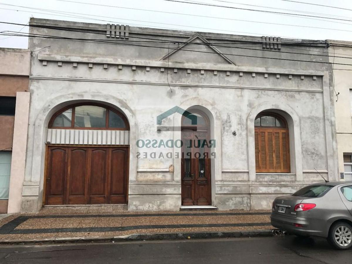 Casa de 4 dormitorios en Buenos Aires, Argentina No. 99480