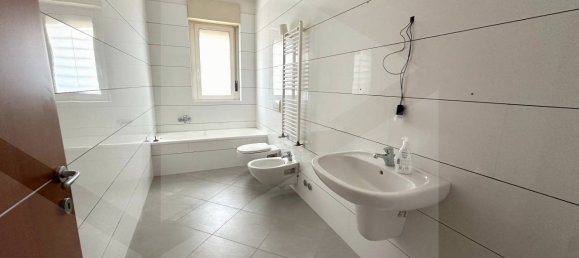 3-salle Appartement à Capurso, Italy No. 28902 11