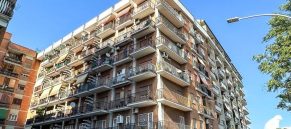 Apartamento de 3 habitaciónes en Rome, Italy No. 201376 4