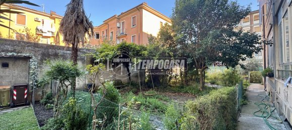 3 bedrooms Apartment in Brescia, Italy No. 354162 9