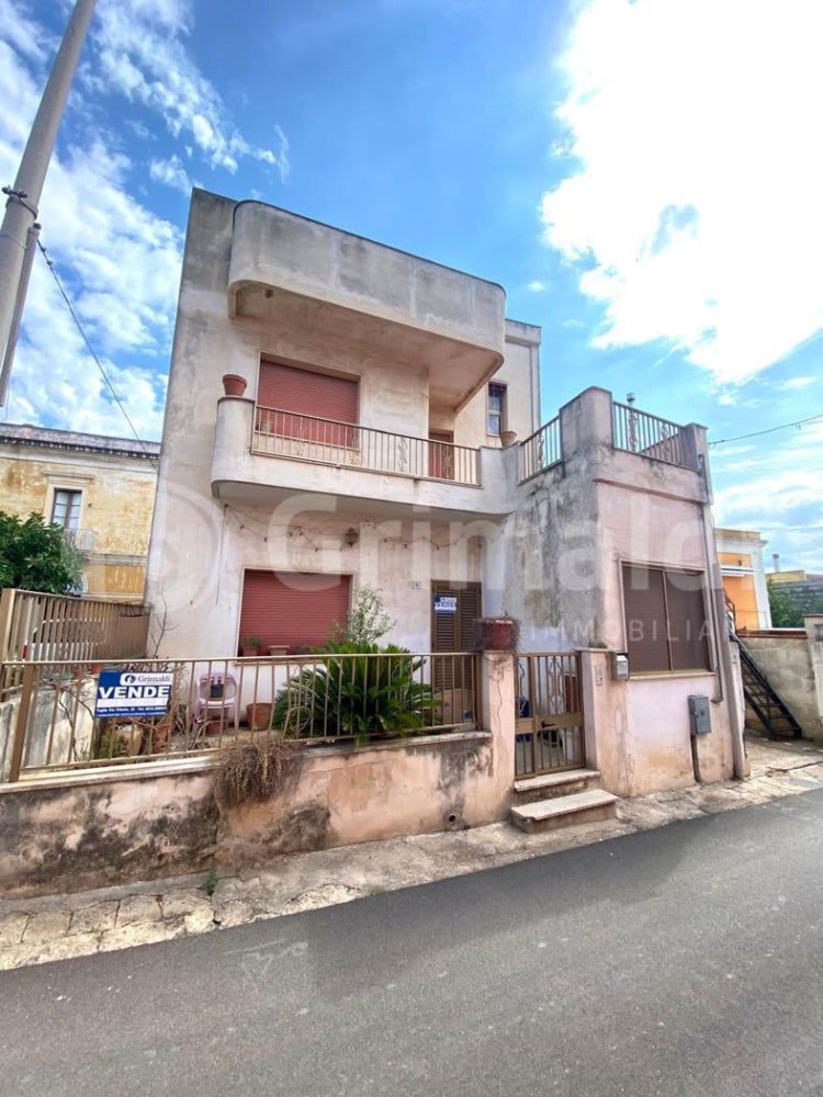 Casa de 3 dormitorios en Sannicola, Italy No. 382960