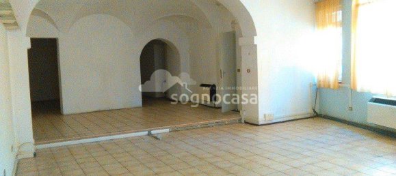 2 rooms Commercial property in Clusone, Italy No. 190696 2
