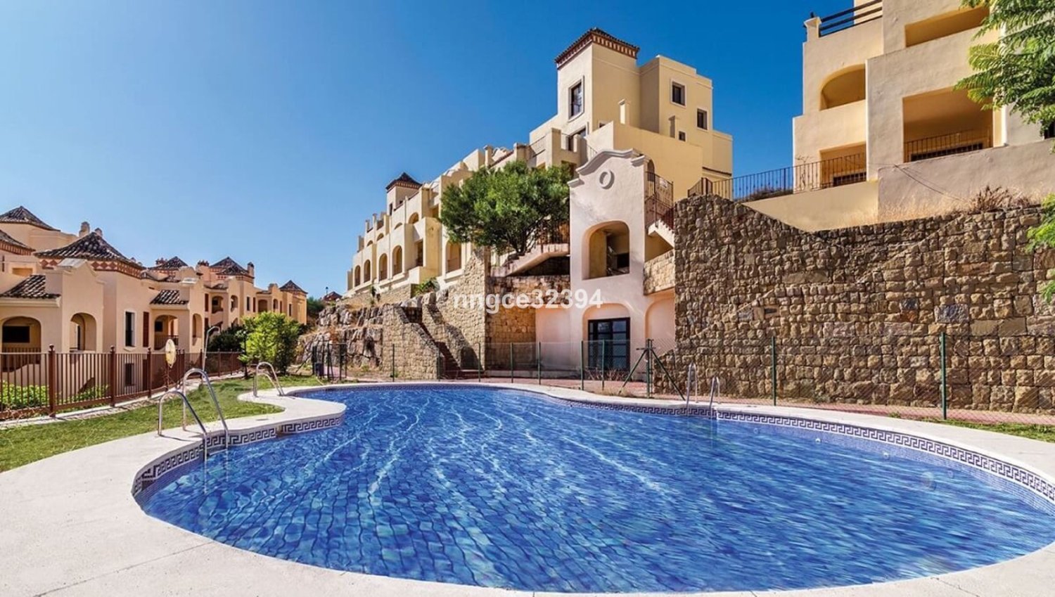 2 bedrooms Penthouse in Estepona, Spain No. 137058