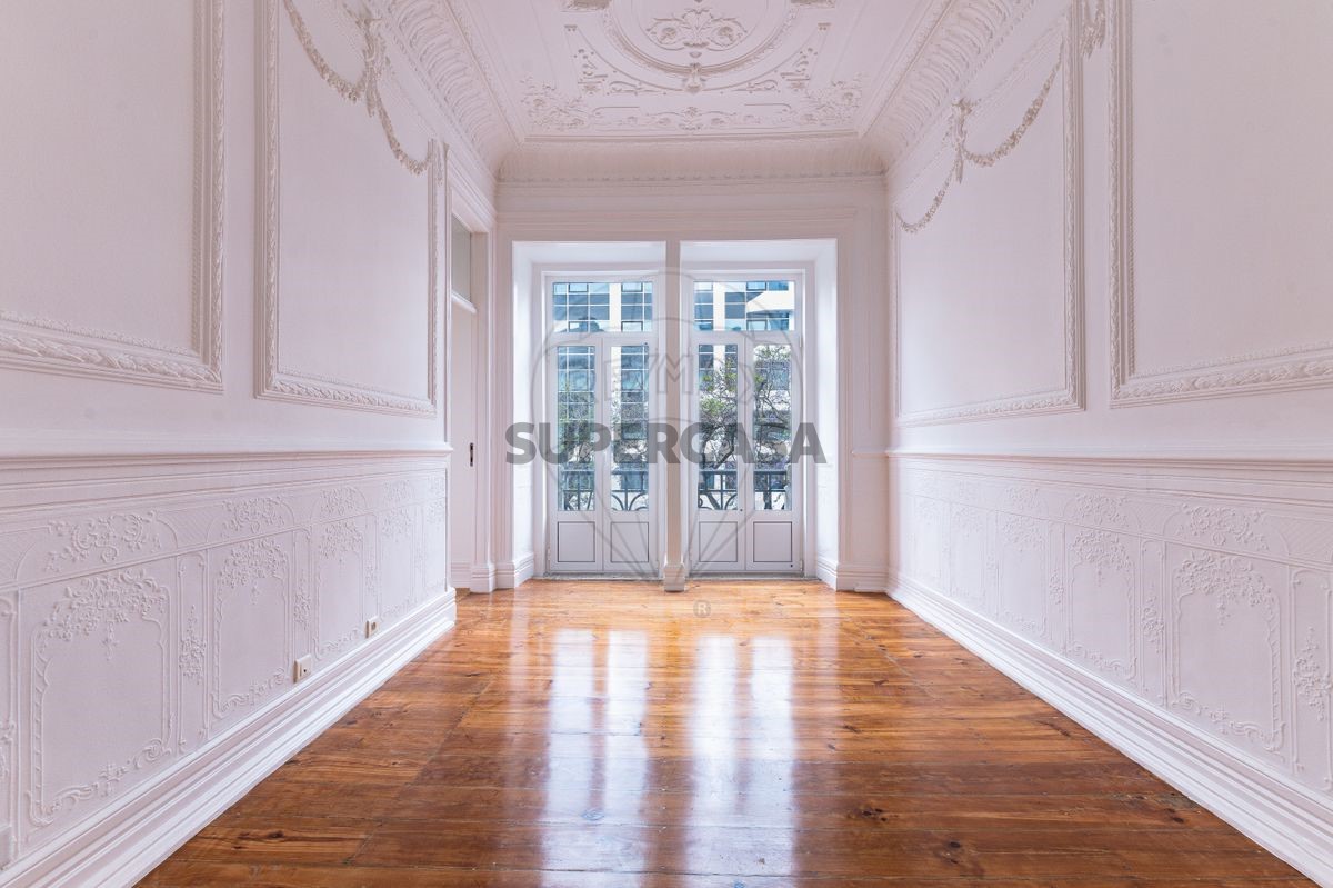 6 bedrooms Apartment in Lisbon, Portugal No. 241277
