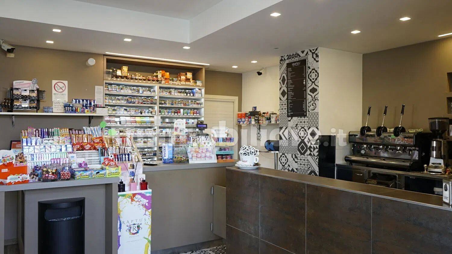 2 rooms Commercial property in Salerno, Italy No. 207521