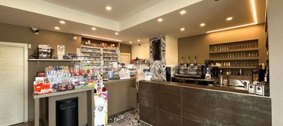 2 rooms Commercial property in Salerno, Italy No. 207521 2